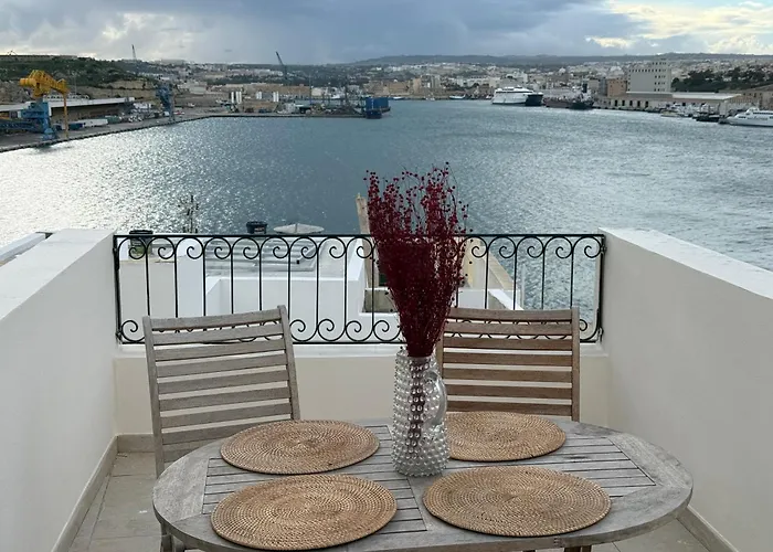 Gardjola House By Holi