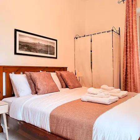 Gardjola House By Holi