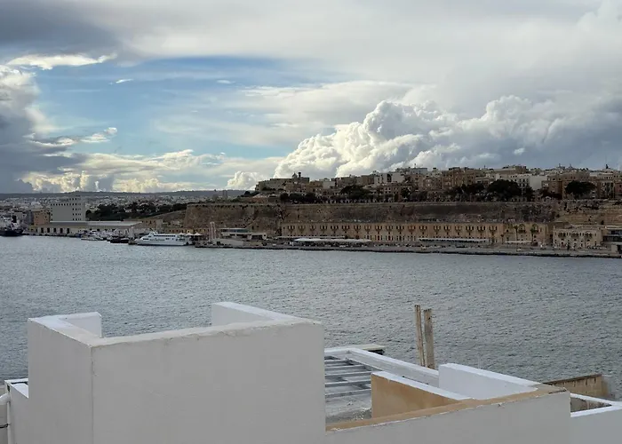 Konukevi Gardjola House By Holi 3*