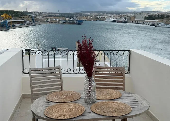 Konukevi Gardjola House By Holi